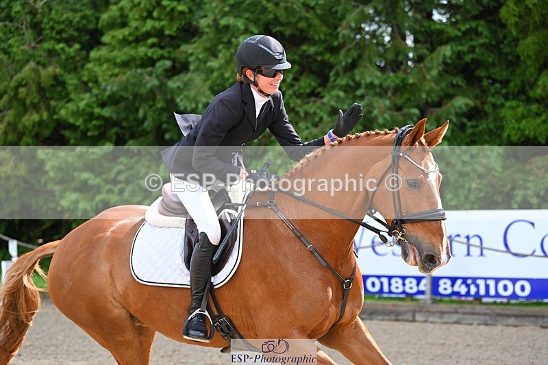 240526-100534-19857 - 367-CROSSTOWN_FINTANS_LAST-Catherine_Burrell