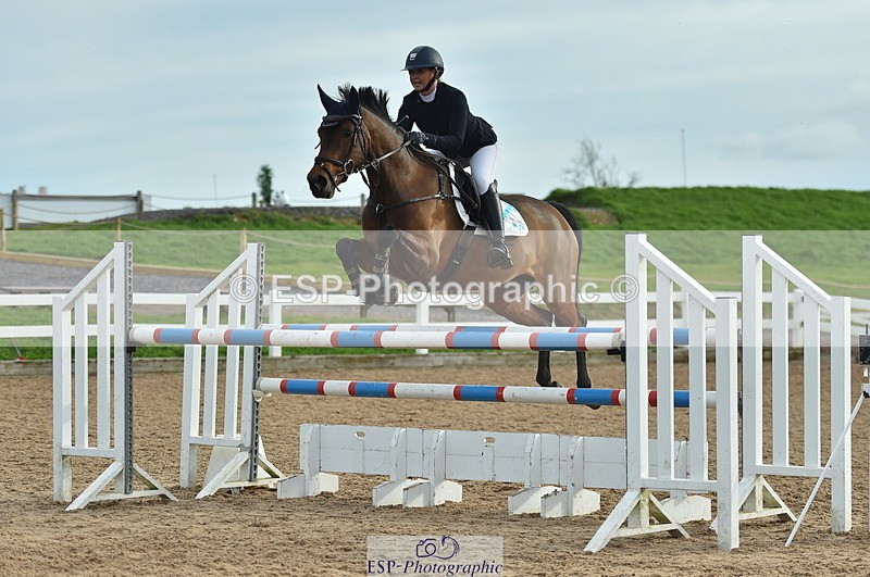 231111A-131844-02101 - Cls 12 Newcomers & 1.10m Open