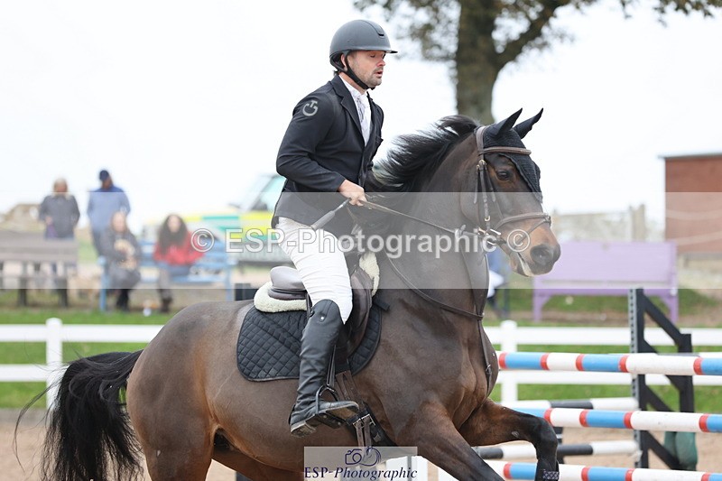 241101A-133347-02140 - FRI Cls 6 Foxhunter and 1.20m Open