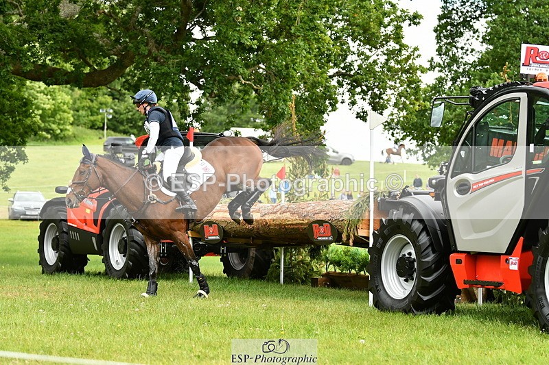 250525A-133128-16780 - D-451-Laura.Collett-DRUMGIVEN.MR.CHARISMA