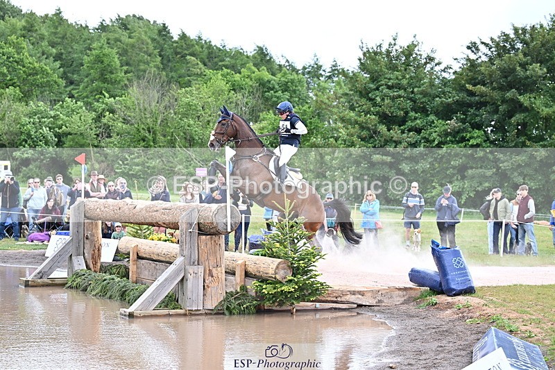 250525A-133250-16253 - D-451-Laura.Collett-DRUMGIVEN.MR.CHARISMA