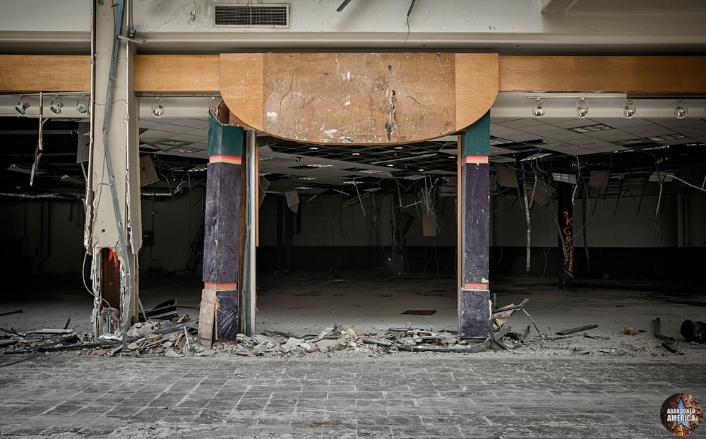 Owings Mills Mall (Owings Mills, MD) | Shredded Store Entrance - Owings Mills Mall