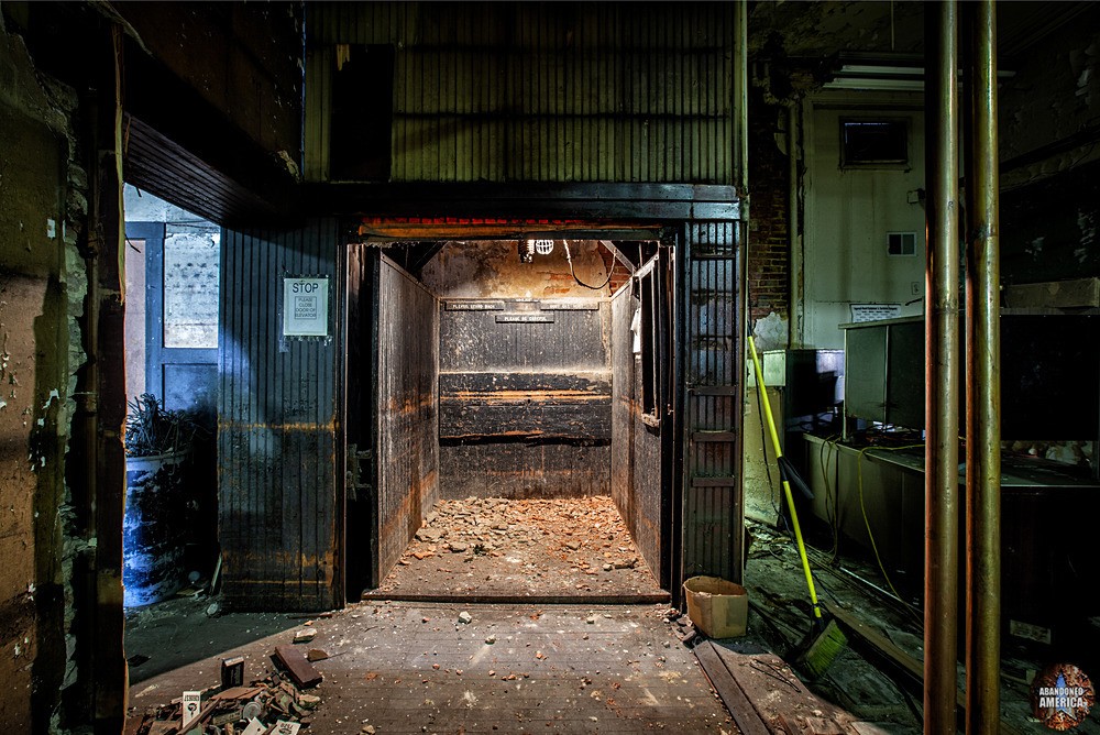 RJ Loock & Co. (Baltimore, MD) | Freight Elevator - R. J. Loock Auto Parts