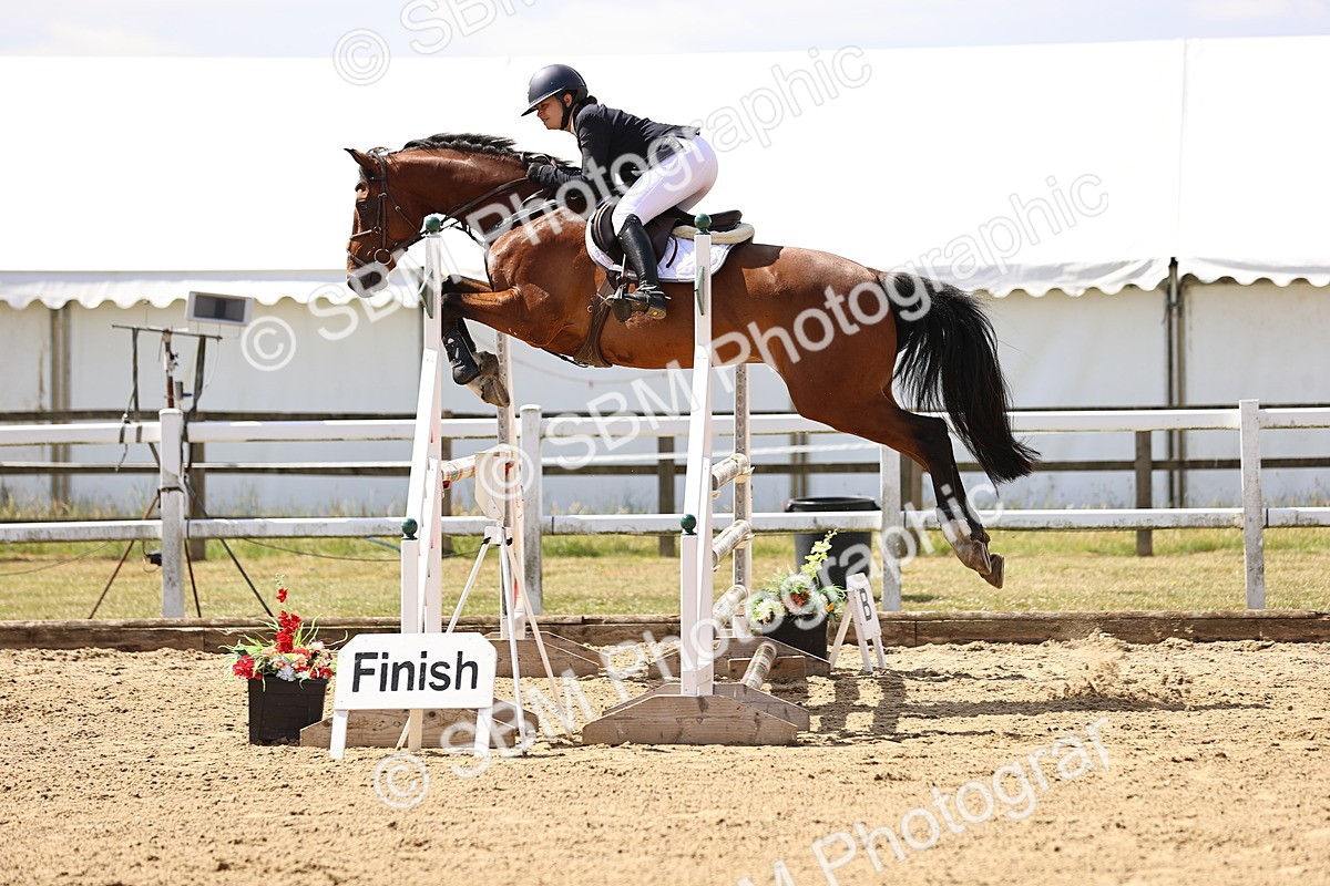 SBM_009809 - Class 8 - Senior Newcomers - 1.10  Open