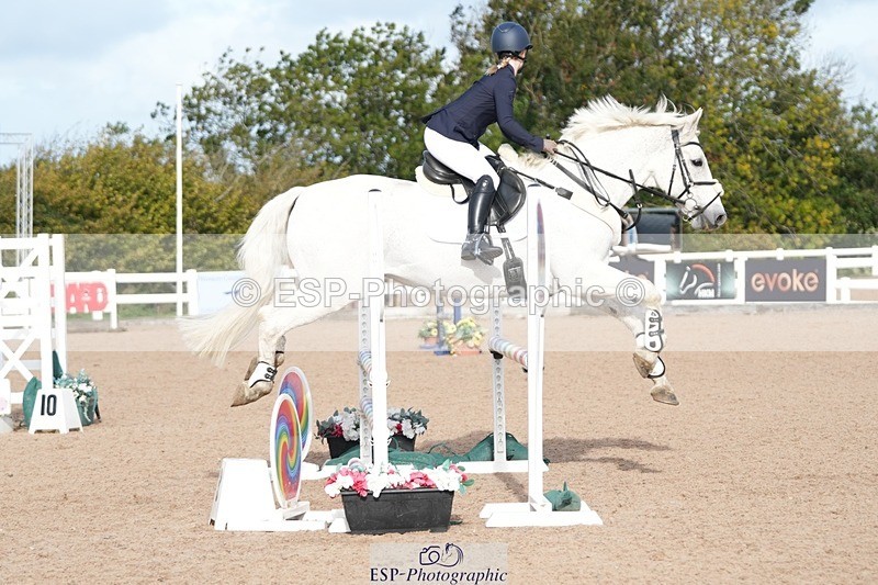 251005-102418-02534 - Cls 22 British Novice and 90cm