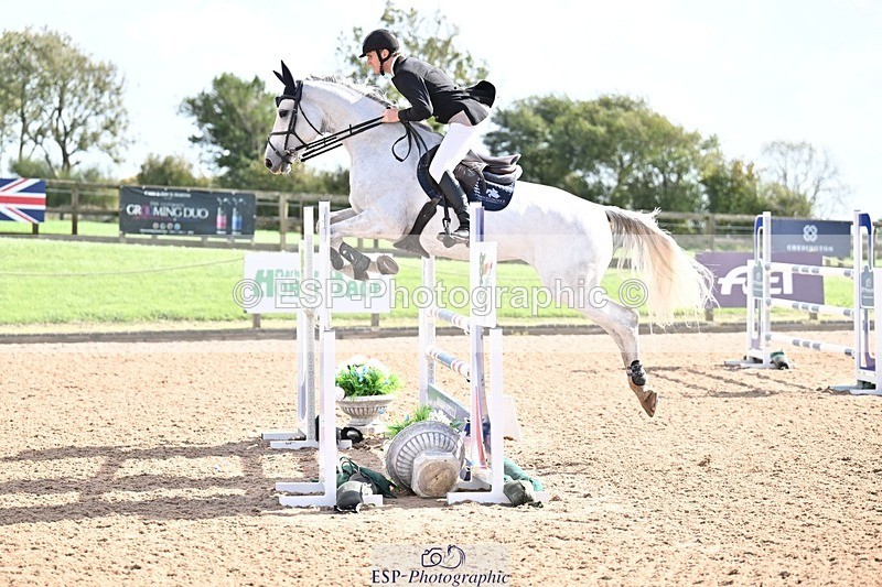 251004-125422-02096 - Cls 10 Foxhunter and 1.20m