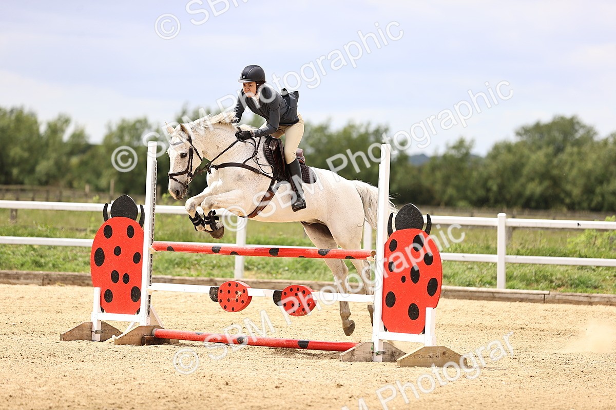 SBM_000386 - Class 4 - 1m showjumping