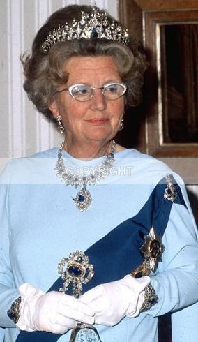 (DD-11) Queen Julianna - Dutch Royals
