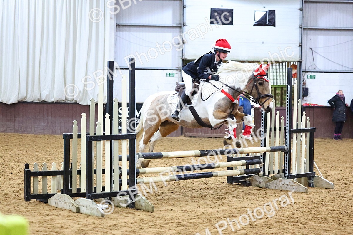 SBM_001626 - Class 4 - Festive Fences - 70cm