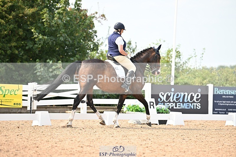 250816-145956-05738 - 031-Nicola.SealRebel.Heart