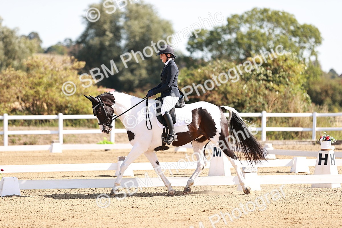 SBM_004344 - Class 12 - Novice 5 - 10.31-11.41