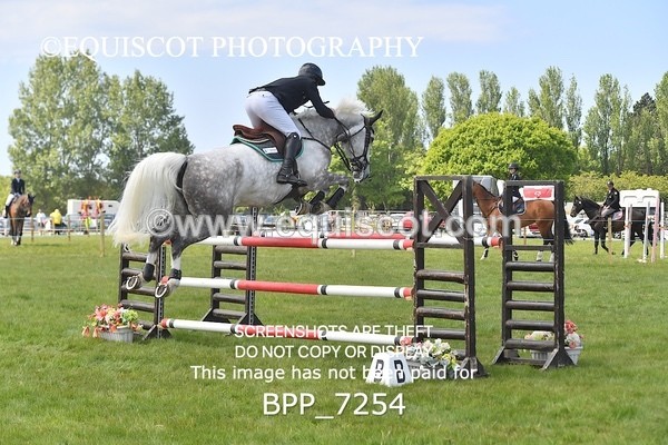 BPP_7254 - CLASS 3 Andrew Hamilton Coach, RHS Foxhunter Championship Qualifier