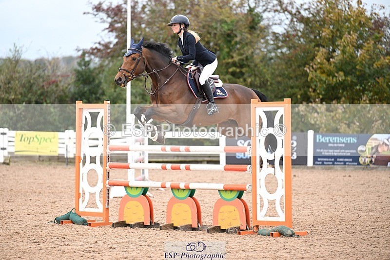 251022-143051-00669 - Cls 6 Snr Foxhunter 1.20m