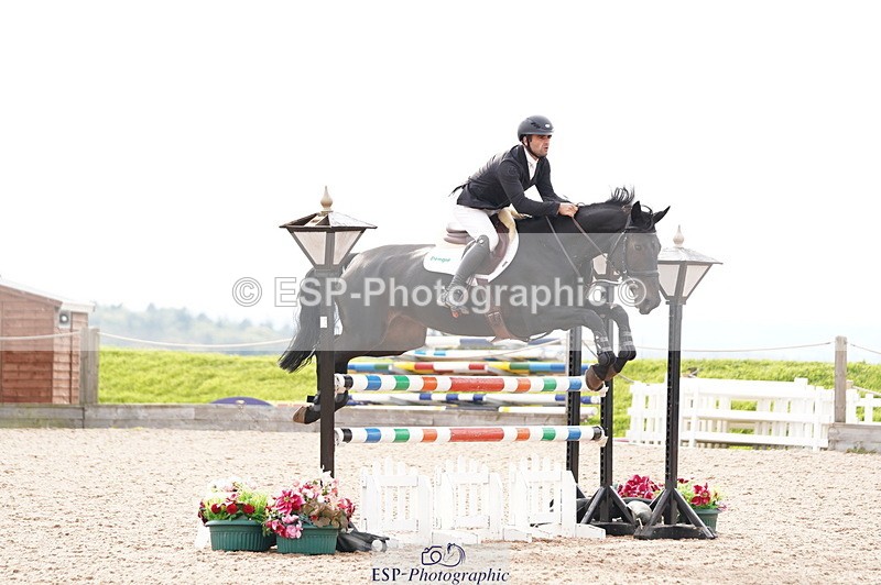 241004A-151328-00912 - Fri 04 Snr Fox & 1.20m Open