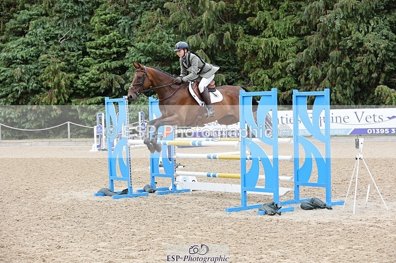 250803A-140711-14535 - P-710-Isla.Kitson-BLUES.CLOUD