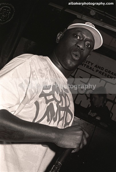 15 mystro  nicci-cheeks - Friends-&-Family @ the music-box 21.02.04