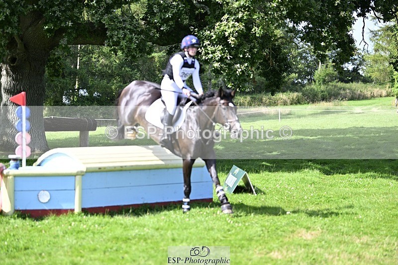 240803-161805-09908 - 269-Lauren_Dawson-BLAKNEYS_DAISY