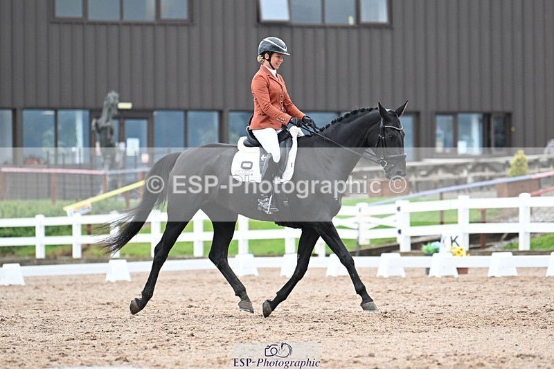 250907-122345-08330 - 004-Charlotte.DickerDevaldi's.Kiss