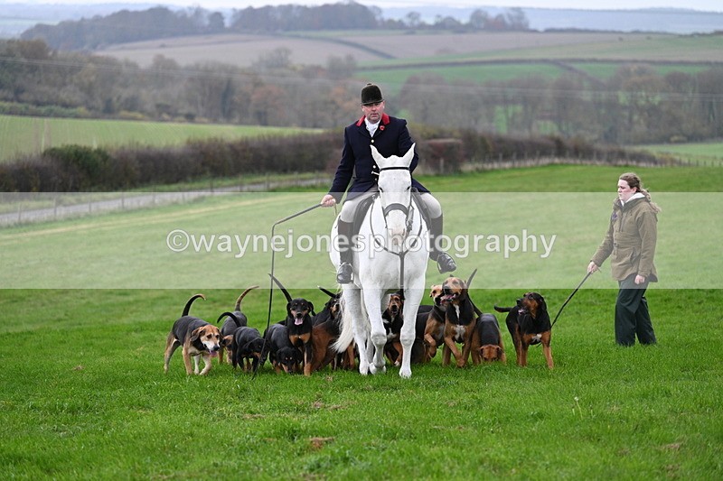 WJ7_8867 - Meet Staff & Hounds