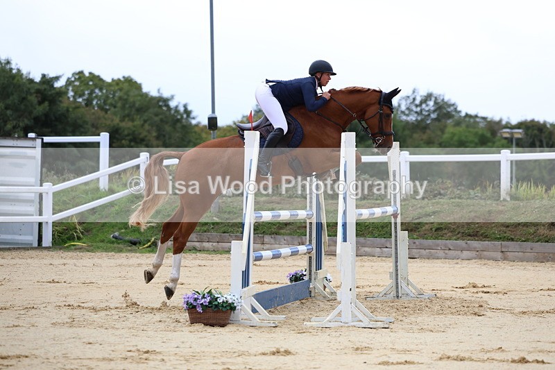 3E7A3084 - Class 8: Senior Newcomers/1.10m open