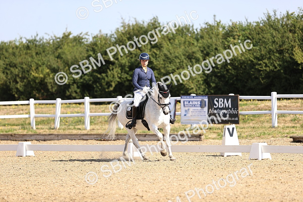 SBM_008724 - Novice 5 - 08.30-9.33