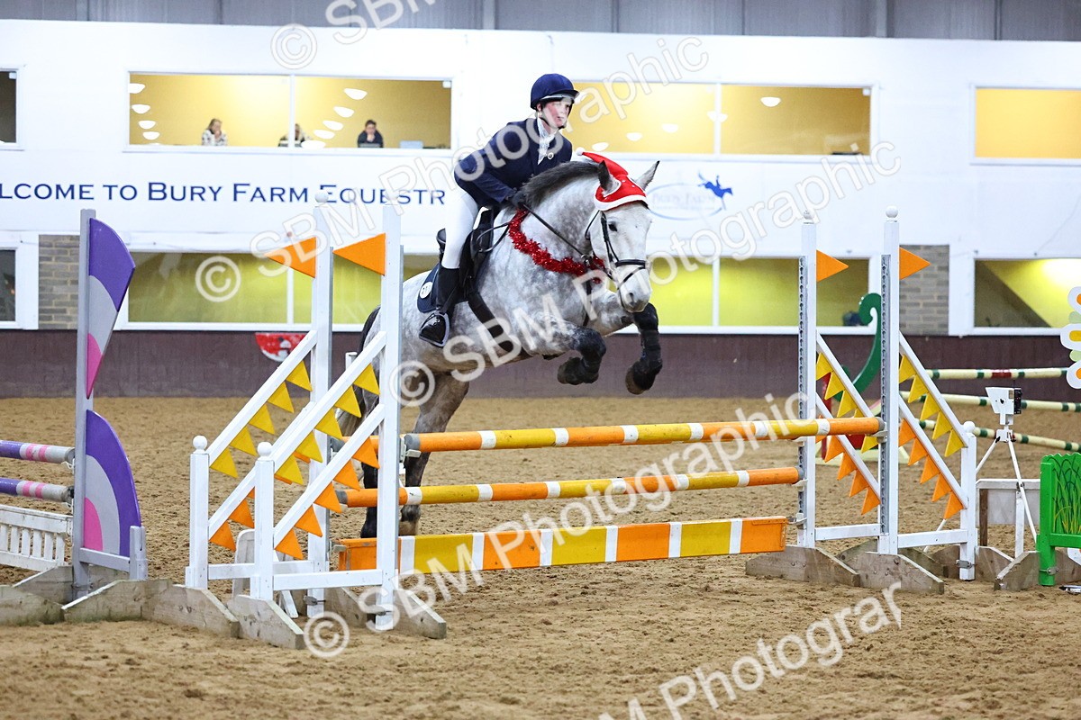 SBM_002802 - Class 6 - Holly & Ivy Stakes - 90cm
