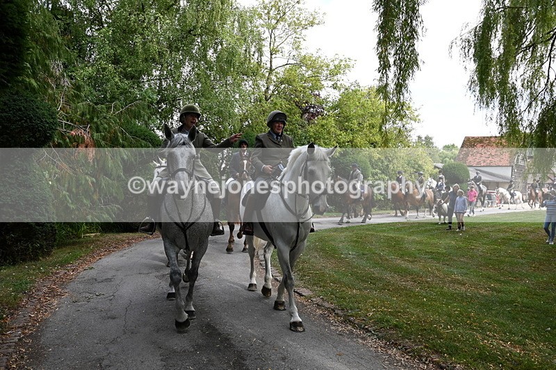 WJ6_3988 - Berks & Bucks - The Old farmhouse - Hound Exercise 20-08-25