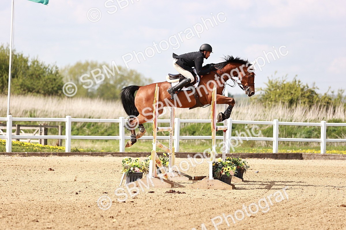  - Class 26 - Senior Foxhunter - 1.20m