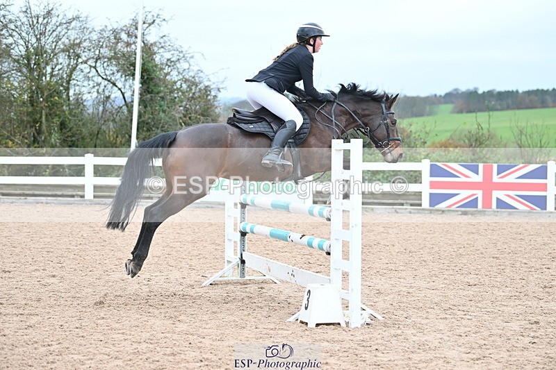 231119A-115400-05532 - Sun Cls 5 Newcomers & 1m Open