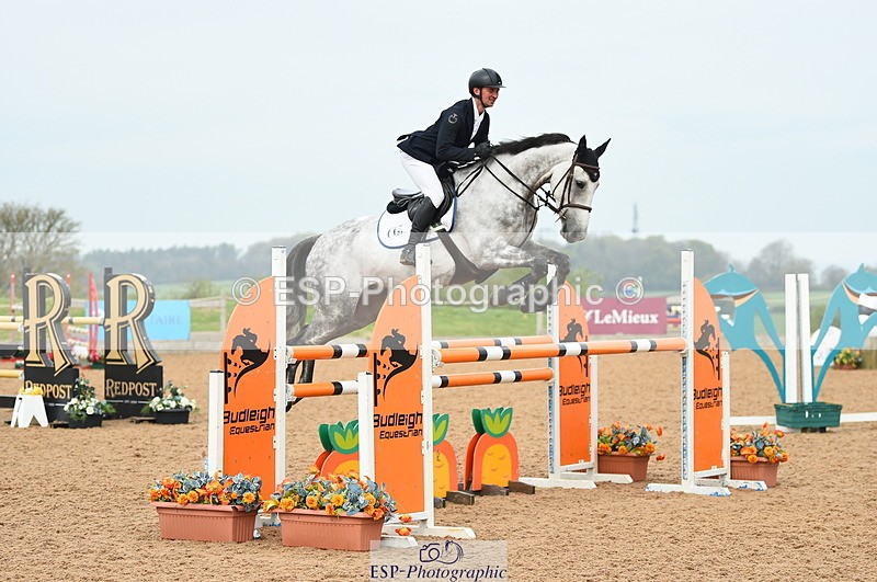 230504A-102032-00586 - Cls 8 Snr Foxhunter