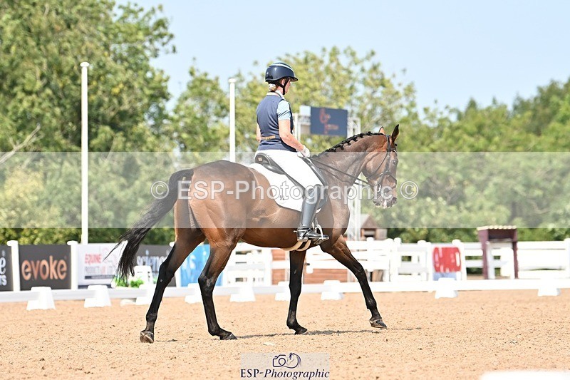 250816-131424-04621 - 092-Nikki.HandHigher.Ground