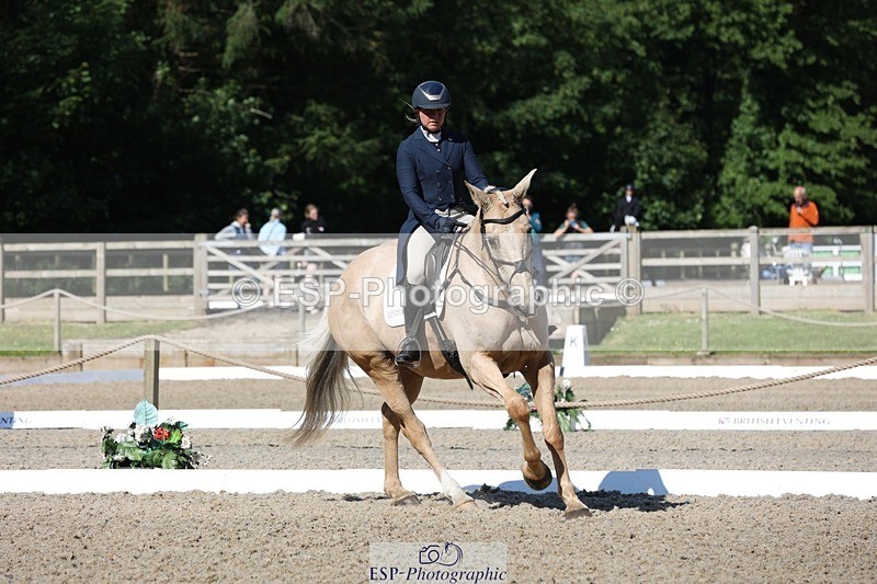 230526-093717-05113 - 356-THE_DUMB_BLONDE-Kat_Raybould-WEDTrotUp+DR