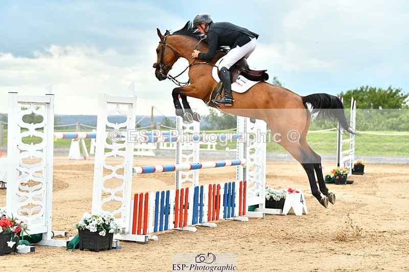 230720A-150755-03717 - Cls 9, 2 Star Big 1.40m Start to break