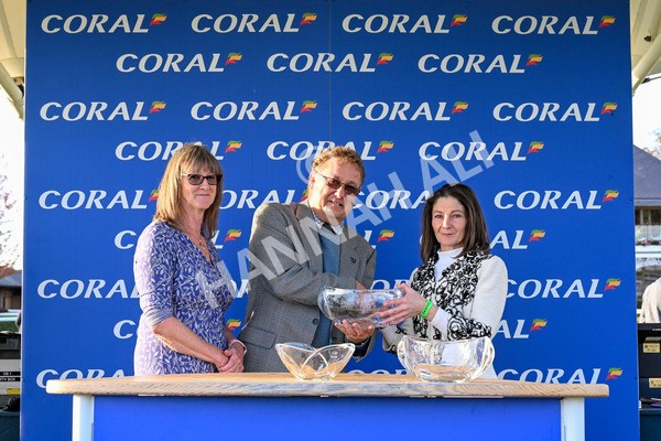 111025-Race 7-Lets Dream-0749 - Race 7 Coral 'Committed To Safer Gambling' Finale Handicap at York