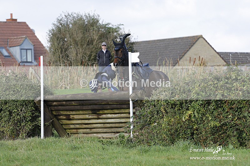  WWHT 171021 3998 - Open (1.00m)  17/10/21