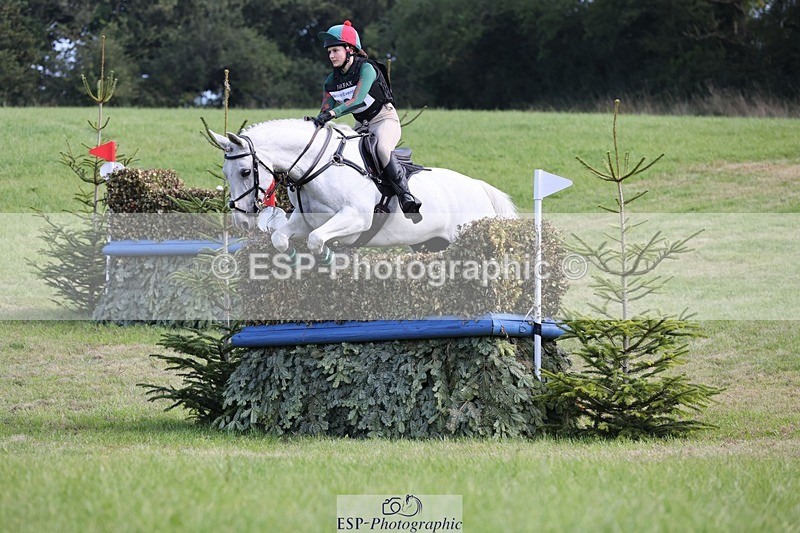 240831A-104317-00910 - 101-Issy.Perry-DATE.NIGHT