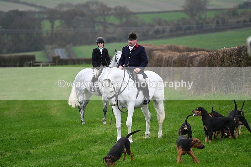 WJ7_8808 - Meet Staff & Hounds