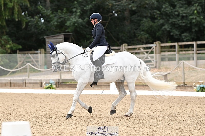 250808A-110318-00559 - 080-Becky.AndrewsTyan.Talk.of.the.town