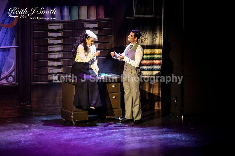 6KJS0294 - Ambition show team