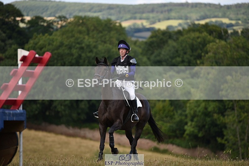 250802A-174452-08775 - H-352-Emma.Hurworth-STEREN.OF.AVALON