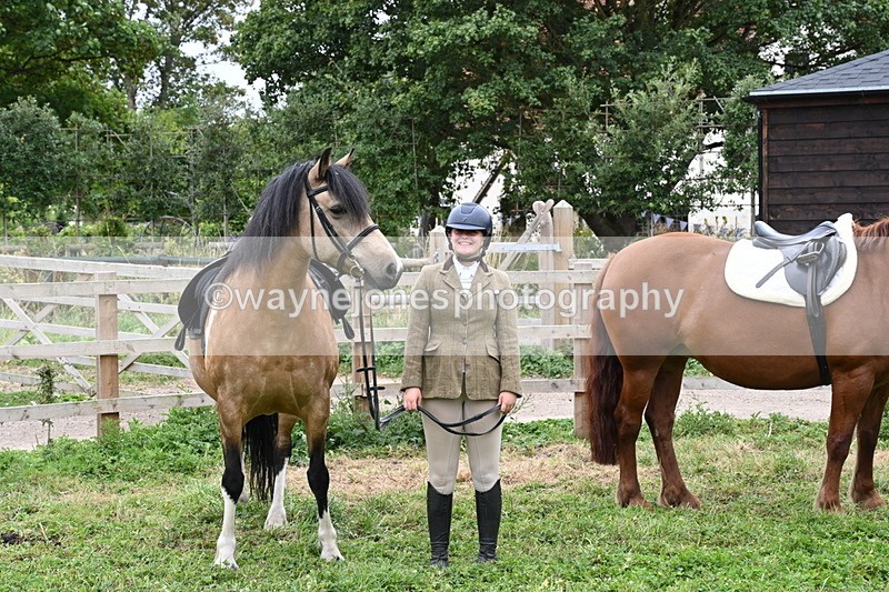 WJ6_2867 - Berks & Bucks - The Old farmhouse - Hound Exercise 20-08-25