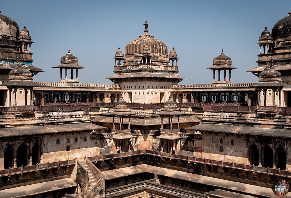 Abandoned Jahangir Mahal Palace, Orchha India | Lovely Symmetry - ABANDONED INDIA