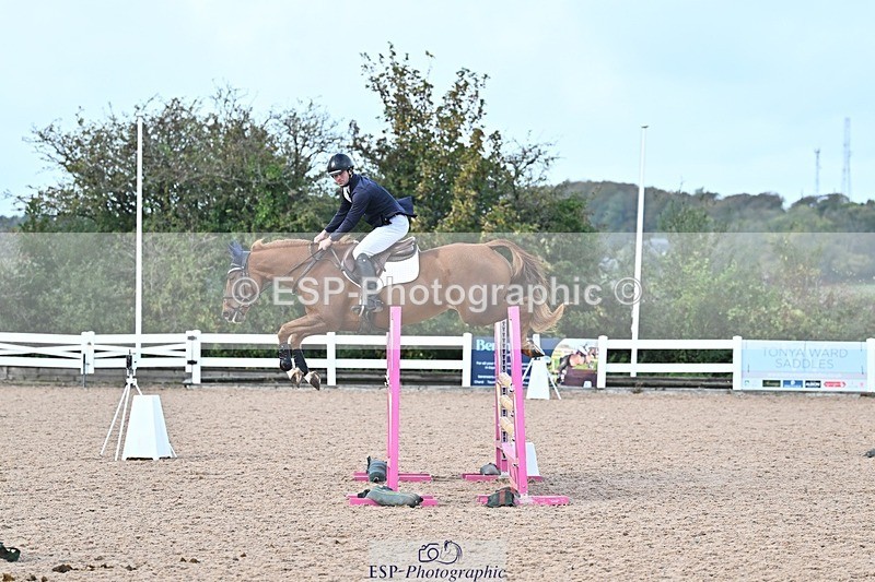 261014-123813-00438 - Cls  05 Snr Newcomers & 1.10m Open