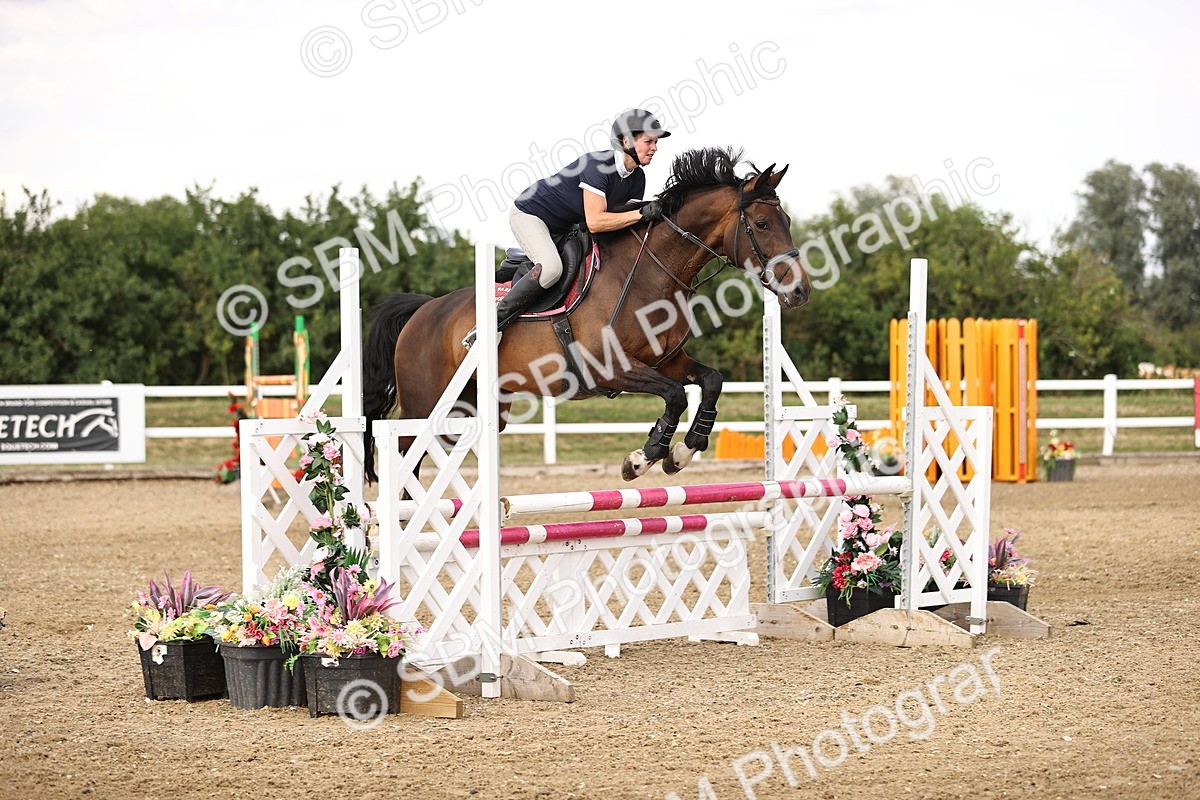 SBM_002407 - Class 18 - Ariat Senior British Novice- 90cm Open