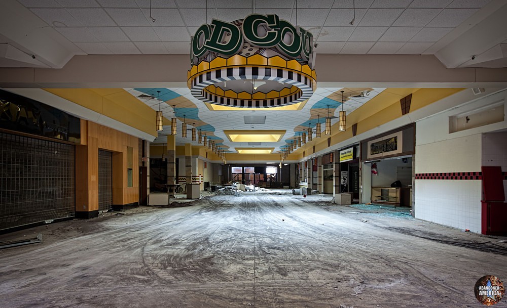 Randall Park Mall (North Randall, OH) | Food Court - Randall Park Mall