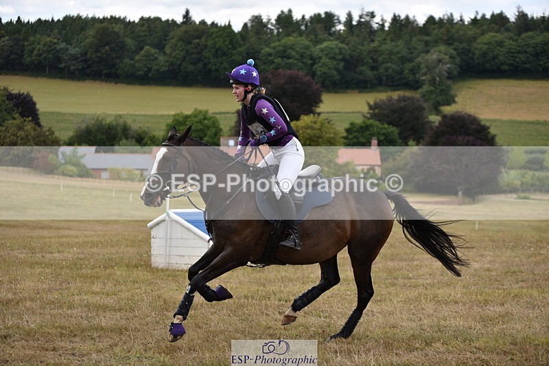 250802A-152710-07014 - F-272-Gemma.Wells-COMBE.BREEZE