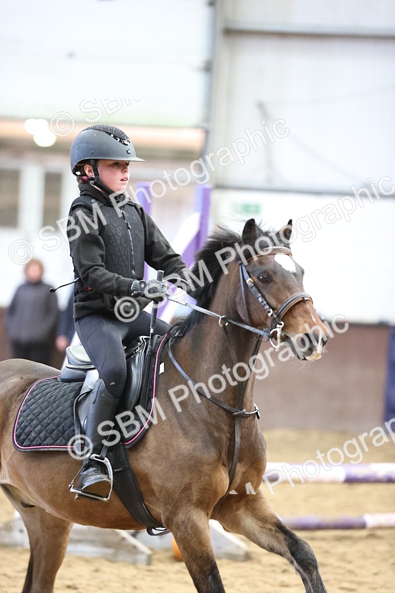 SBM_001400 - Class 3 - Horse & Hound 60cm