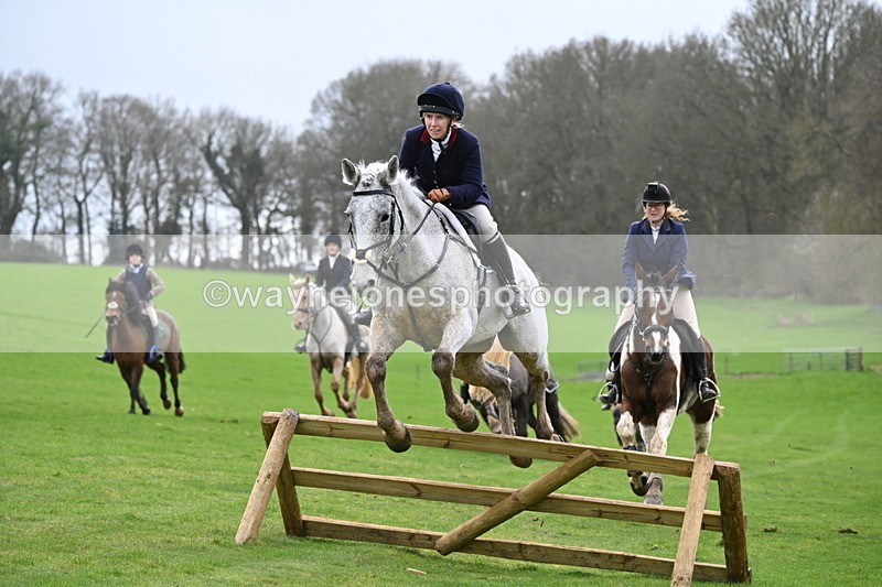 WJ6_9155 - Line Three