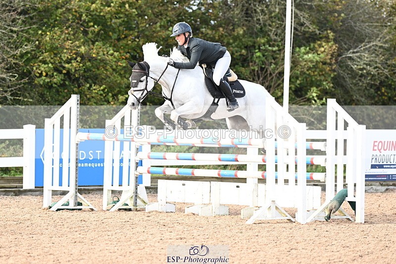 241023A-141145-00982 - Cls 4 Newcomers and 1.10m Open