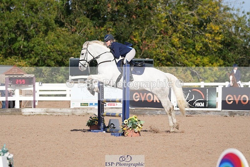 251005-103939-02601 - Cls 22 British Novice and 90cm